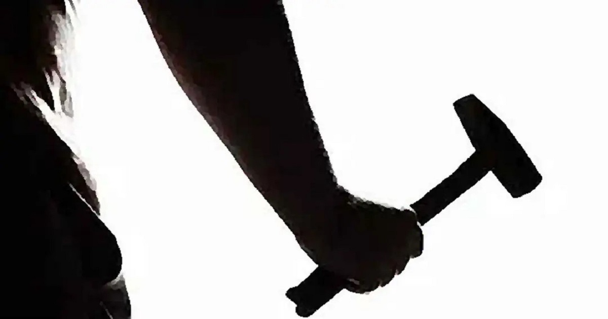 স্কুলশিক্ষিকাকে মাথায় হাতুড়ি দিয়ে আঘাত করে হত্যা