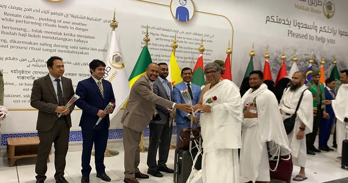 ৪১৯ জন হজযাত্রী নিয়ে সৌদি আরব পৌঁছেছে প্রথম হজ ফ্লাইট