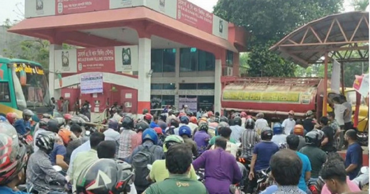 সাতক্ষীরায় মজুত তেল পুরোনো দামে বিক্রির নির্দেশ, অমান্য করায় জরিমানা