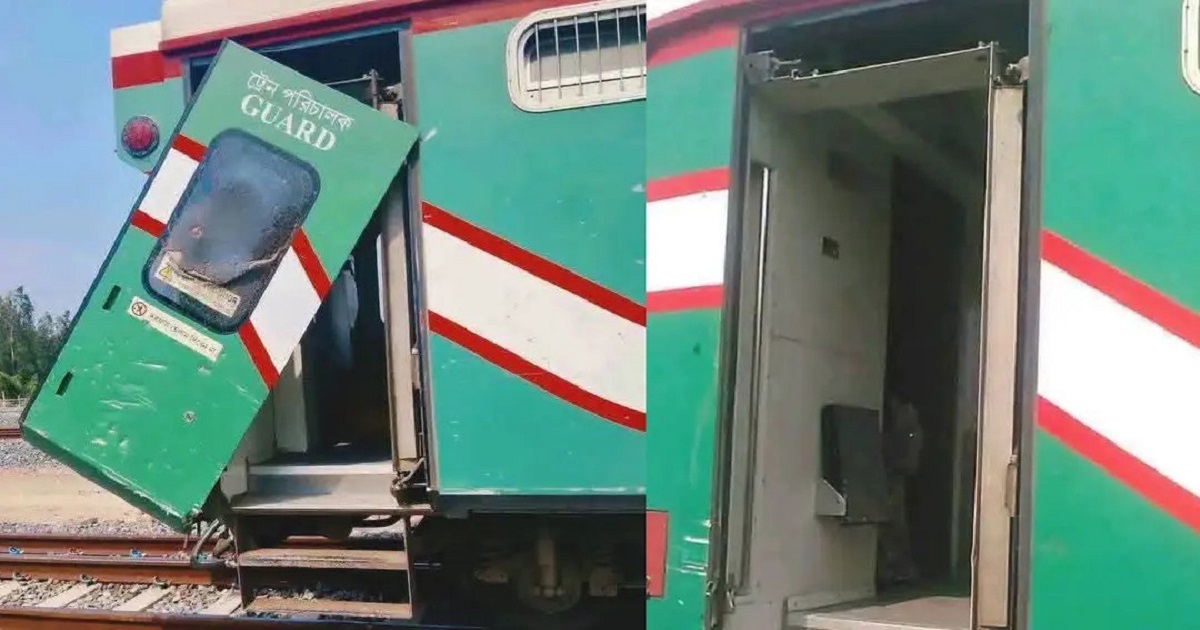 ট্রাকের সঙ্গে ধাক্কা ক্ষতিগ্রস্ত বগির দরজা