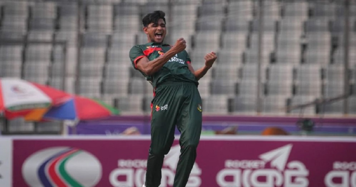 প্রথম বলেই উইকেট নাহিদ রানার