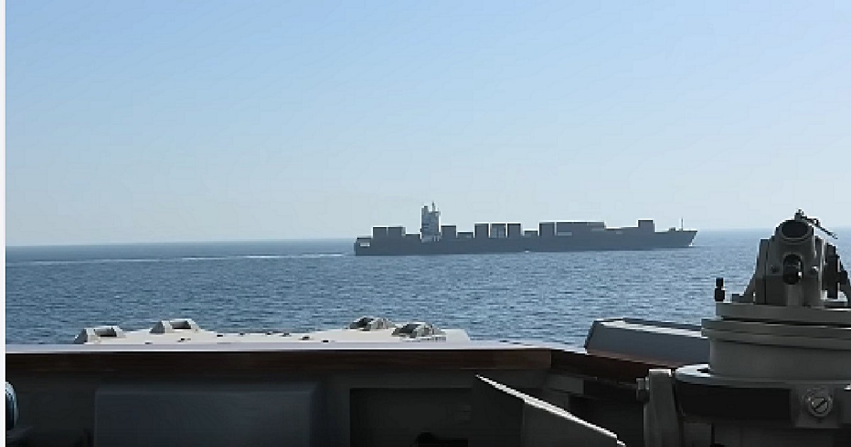 ওমান উপসাগরে ইরানি কার্গো জাহাজ আটক করল যুক্তরাষ্ট্র