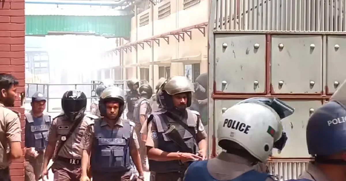 গাজীপুরে পাওনা টাকা দাবিতে বিক্ষোভ, সংঘর্ষে আহত অন্তত ৩০ জন