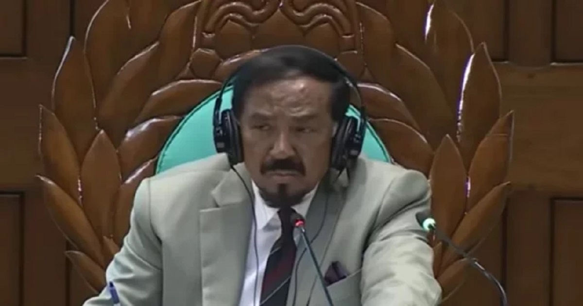 অধিবেশন চলাকালে খাওয়ায় ব্যস্ত এমপি, হাতেনাতে ধরলেন স্পিকার