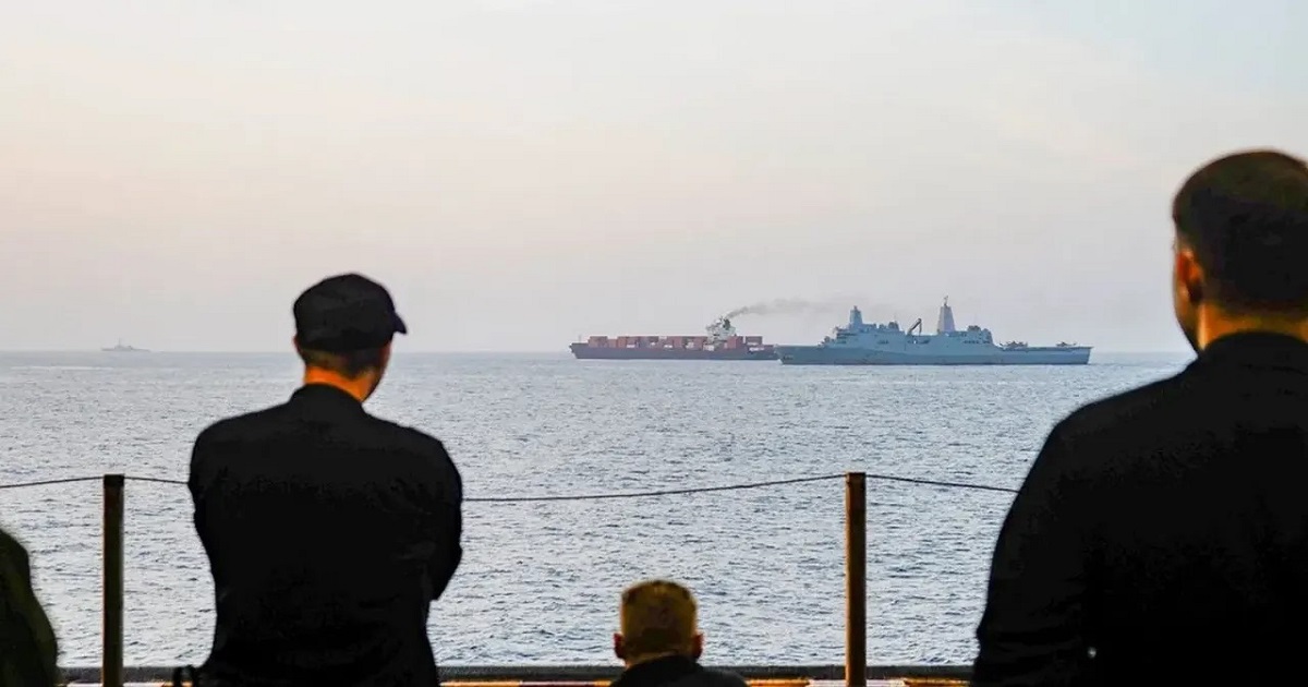 ৩১টি তেলবাহী জাহাজের পথ পরিবর্তন