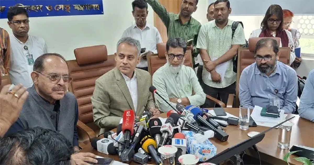 নতুন বাসভাড়া না মানলে কঠোর ব্যবস্থা: মন্ত্রীর হুঁশিয়ারি