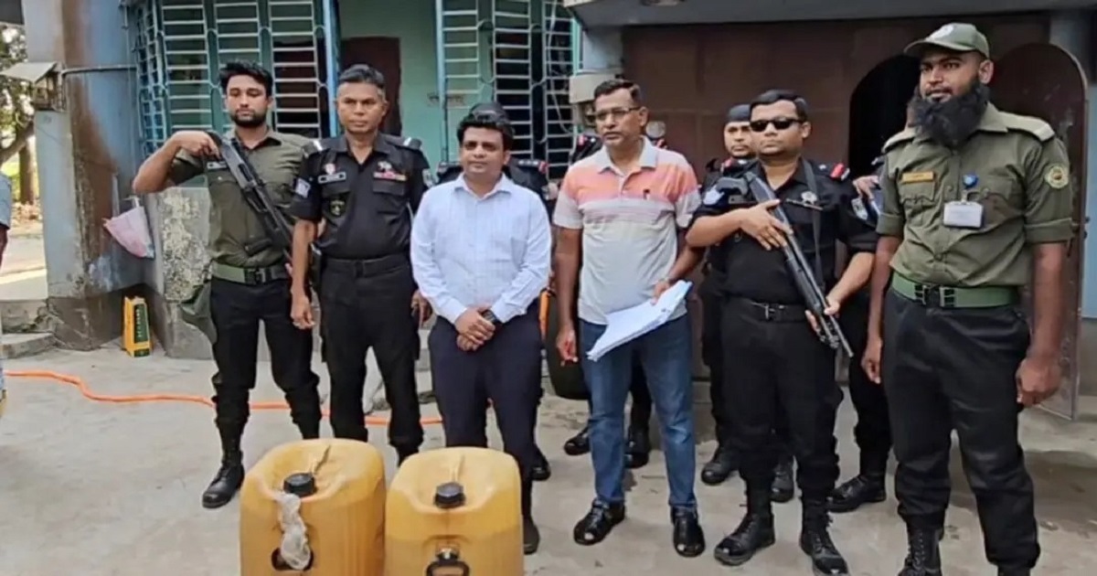 বাড়ির টয়লেট থেকে ১০৮ লিটার ডিজেল জব্দ