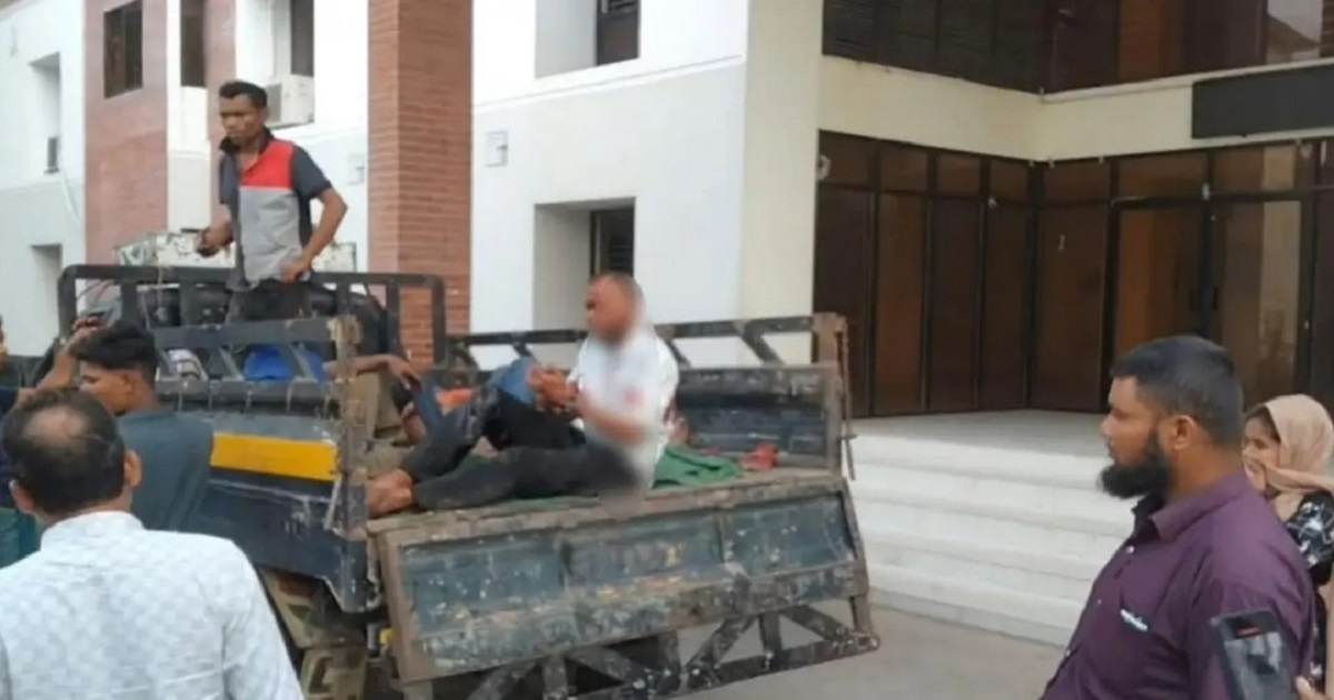 এক্সপ্রেসওয়েতে দুটি ট্রাকের সংঘর্ষে আহত ১০