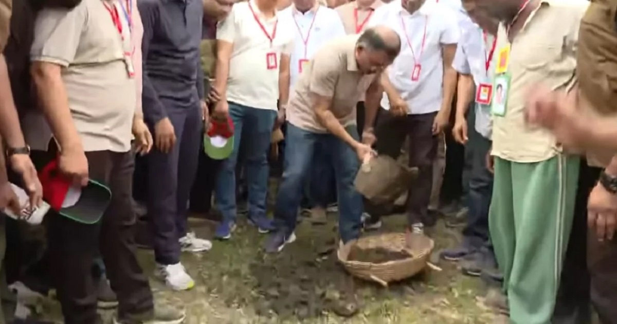 যশোরে উলিশী খালের পুনঃখনন করলেন প্রধানমন্ত্রী