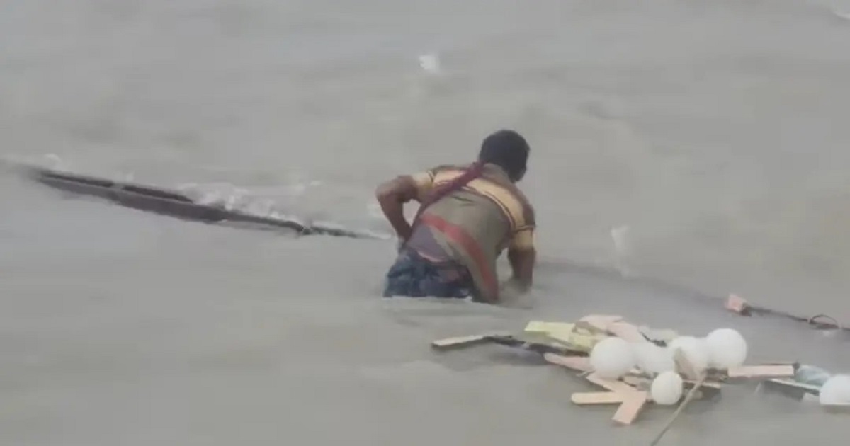 ঝড়ে জেলেসহ মাছধরার নৌকাডুবি