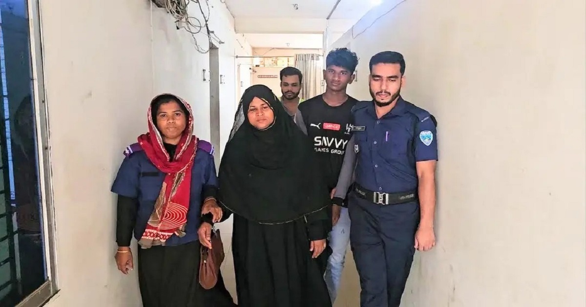 স্ত্রী-সন্তান কুপিয়ে হত্যা করে প্রবাসীকে