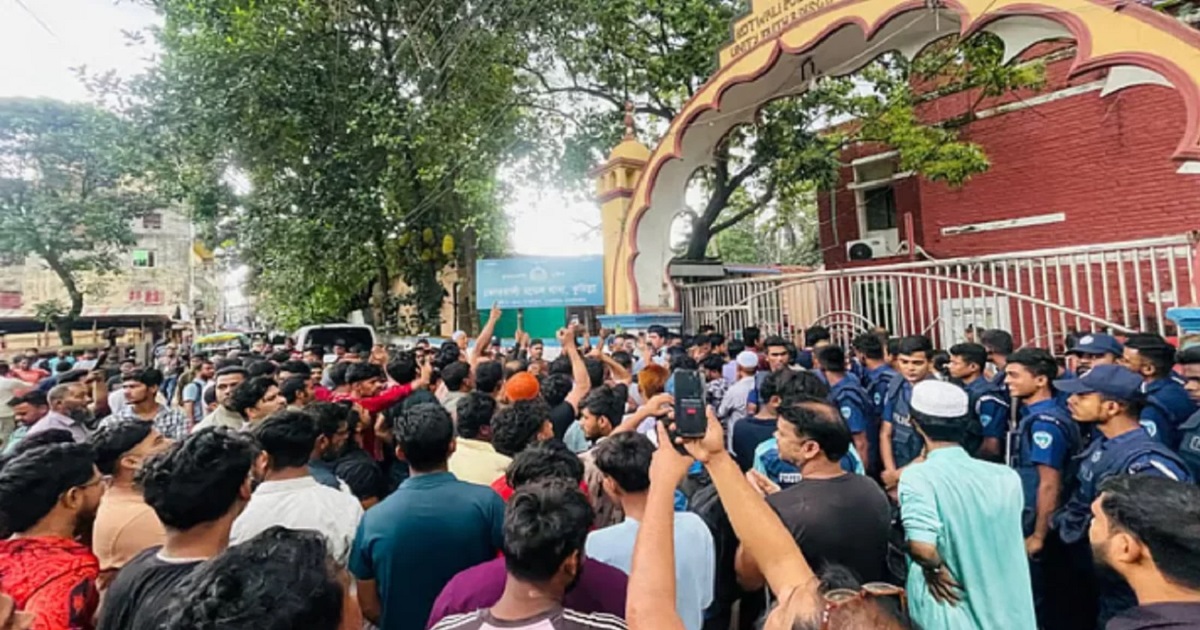 বিএনপি নেতাকে আটকের প্রতিবাদে থানা ঘেরাও