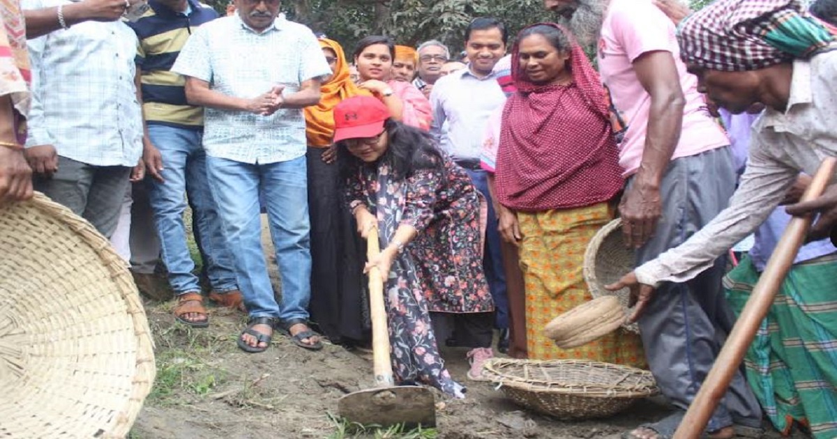 দেশব্যাপী প্রায় ৩০ হাজার কিলোমিটার খাল পুনঃখনন শুরু: প্রতিমন্ত্রী পুতুল
