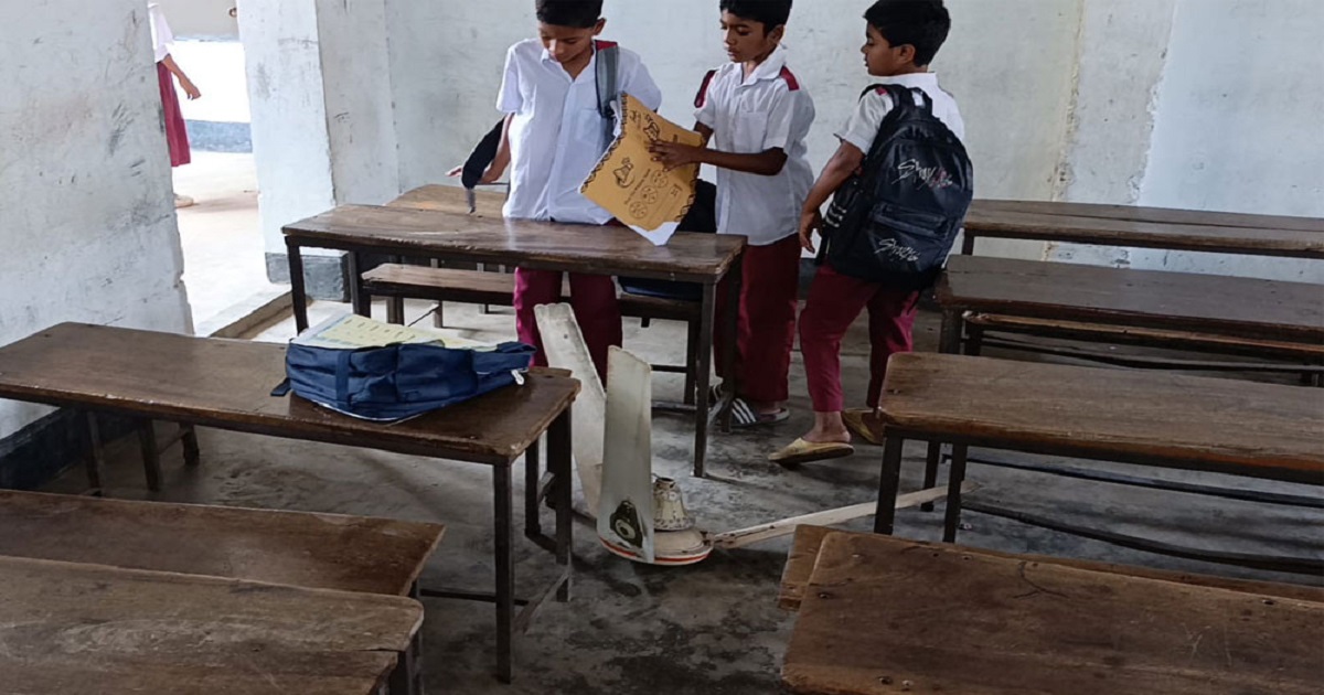 ক্লাসে সিলিং ফ্যান খুলে পড়ে আহত ৫ শিক্ষার্থী