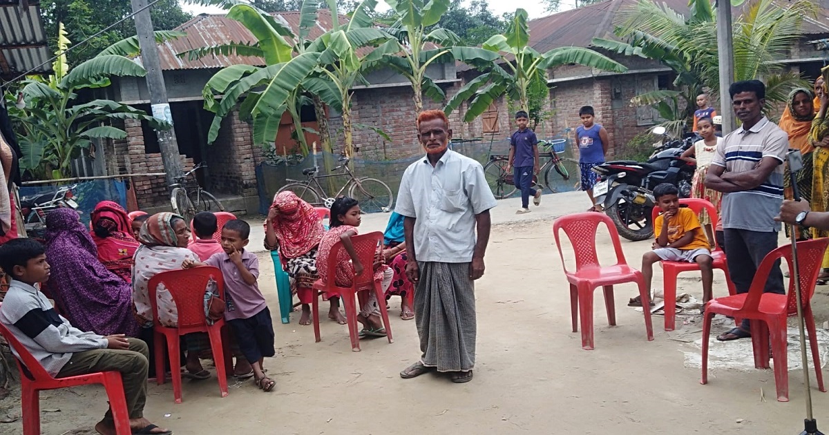 কুকুরকে মারতে গিয়ে নাতির ছোড়া হাসুয়ায় দাদির মৃত্যু