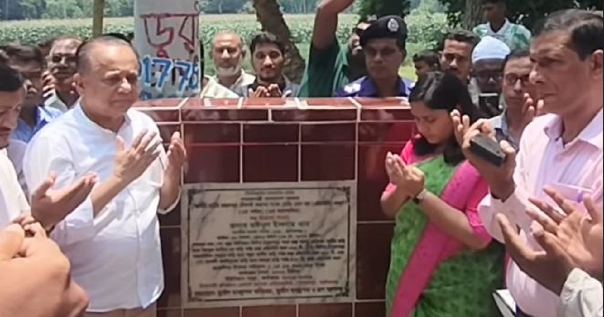হরিরামপুরে এইচবিবি সড়ক নির্মাণকাজের উদ্বোধন