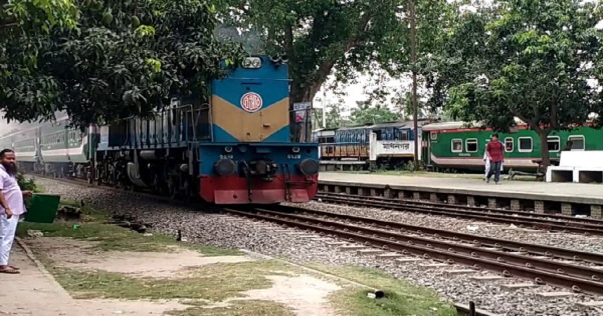 ওভারব্রিজের পিলারে ধাক্কা লেগে অজ্ঞাত শিশুর মৃত্যু