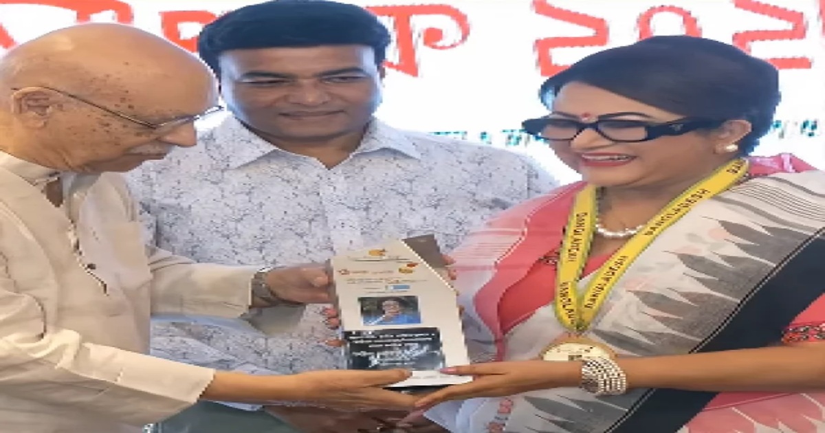 মা দিবসের বিশেষ সম্মাননায় ভূষিত হলেন ববিতা