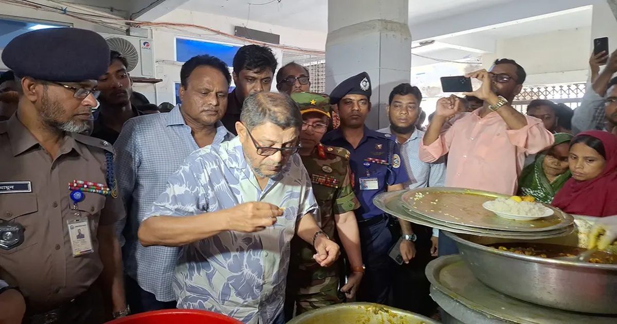 স্বাস্থ্যমন্ত্রীর ঝটিকা পরিদর্শনে বরখাস্ত কর্মচারী