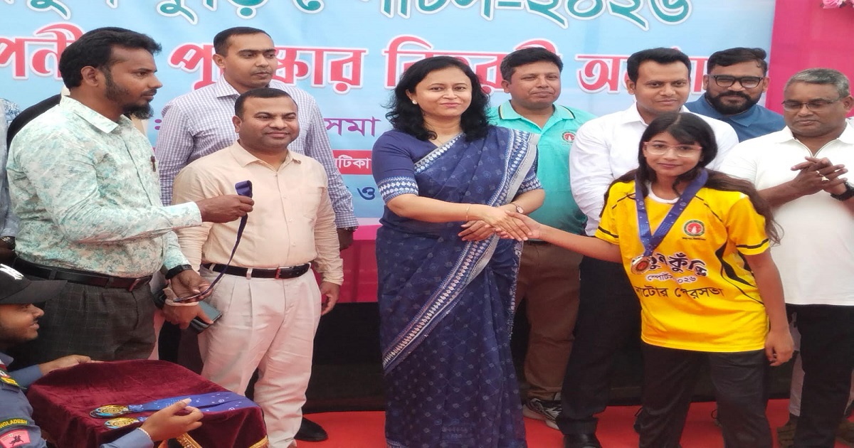 নতুন কুঁড়ি স্পোর্টসের সমাপনীতে বিজয়ীদের পুরস্কার দিলেন নাটোরের ডিসি
