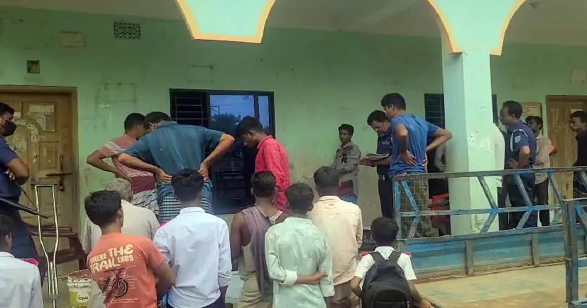 স্কুলের বারান্দায় ভিক্ষুকের মরদেহ, ব্যাগে মিলল ৭০ হাজার টাকার বেশি
