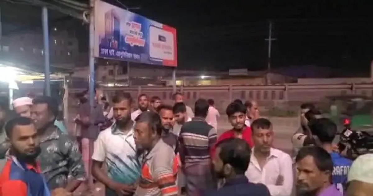 বাকীতে পণ্য না দেয়ায় দোকানে হামলা, গুলি ছুড়ে আতঙ্ক, আহত ৫