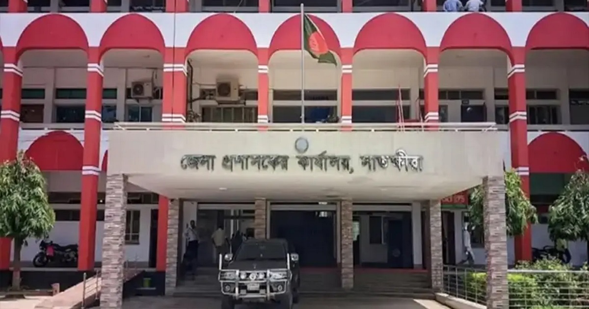 সাংবাদিকের সঙ্গে অশোভন আচরণে সাতক্ষীরায় ডিসির প্রেস ব্রিফিং বর্জন
