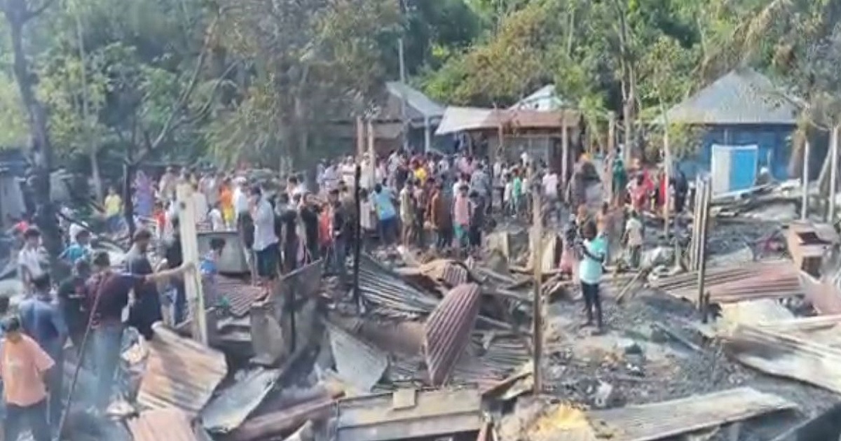 ফরিদগঞ্জে ভয়াবহ আগুনে পুড়ে ছাই ১১ পরিবারের ২০ বসতঘর