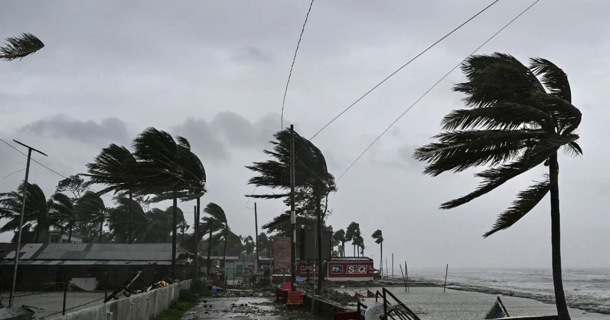 ১০ জেলায় ঝড়বৃষ্টির আভাস, নদীবন্দরে সতর্কসংকেত