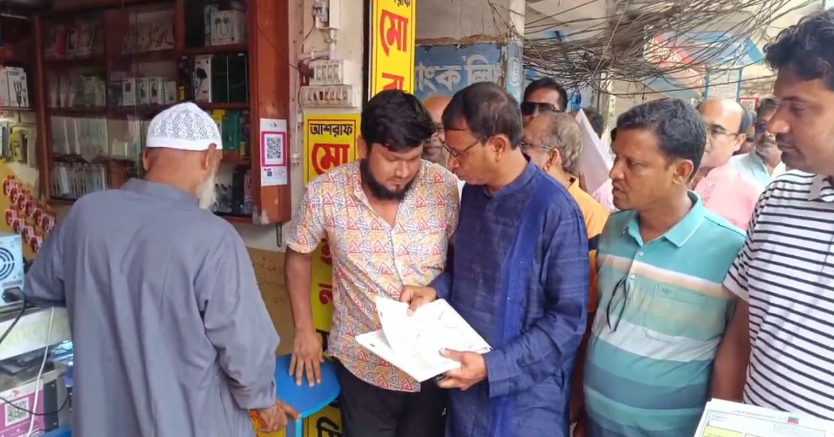 অপপ্রচারের প্রতিবাদে ঝিনাইদহে বিএনপির লিফলেট বিতরণ