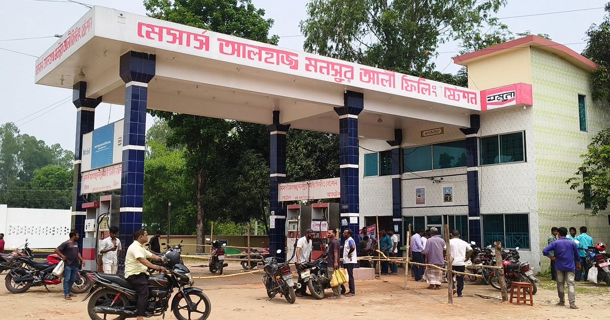 ফুয়েল কার্ড ছাড়াই পেট্রোল বিক্রি, ফিলিং স্টেশনকে ৫০ হাজার টাকা জরিমানা