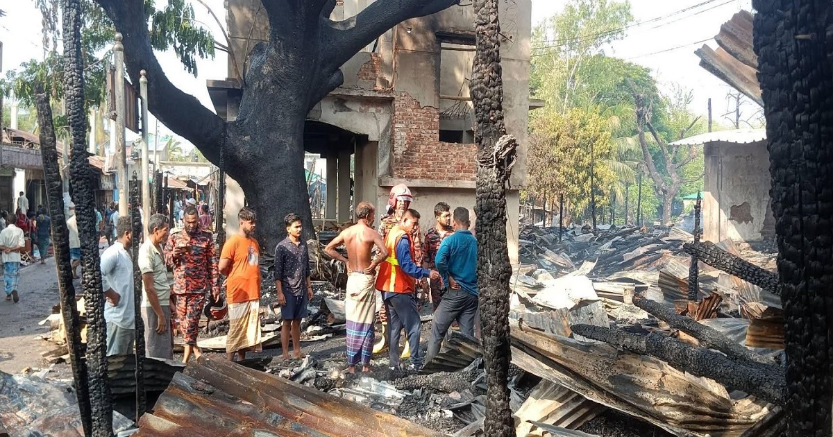 বান্দরবানের বাঘমারায় ভয়াবহ আগুনে ৪৭ দোকান ও বসতঘর পুড়ে ছাই