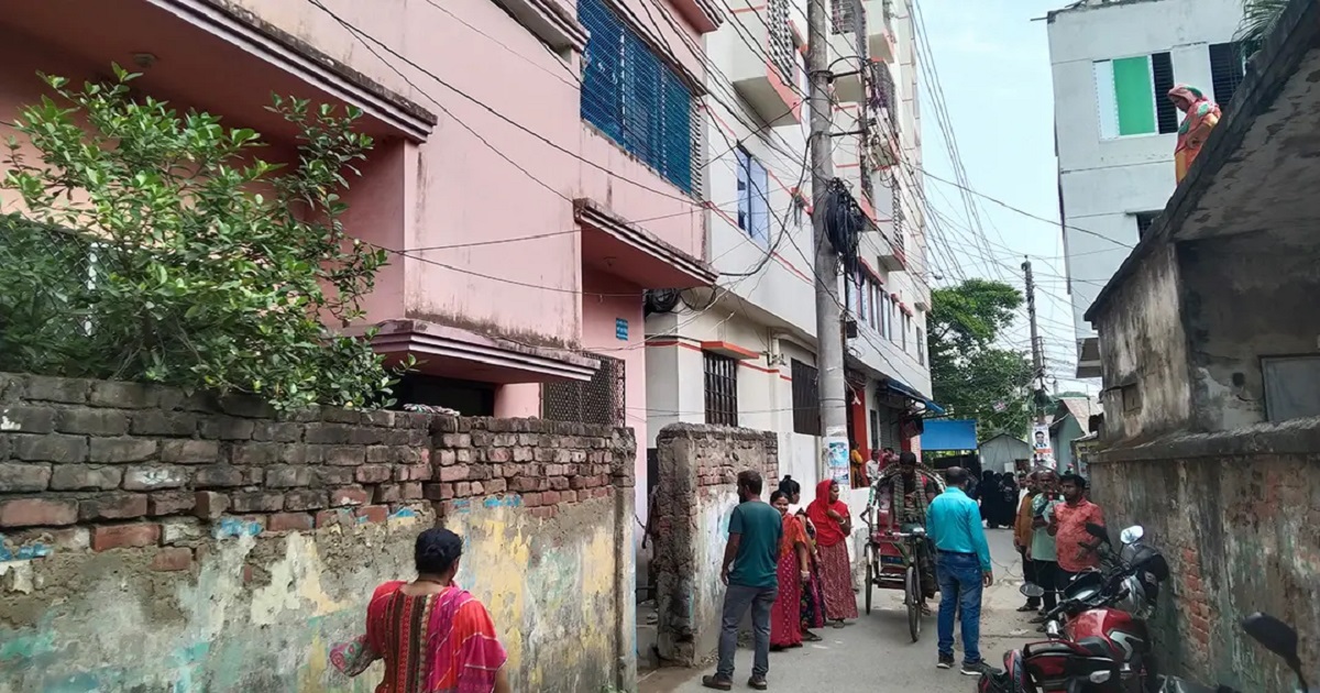 আত্মীয়ের বাসা থেকে শিশুসহ একই পরিবারের তিনজনের মরদেহ উদ্ধার
