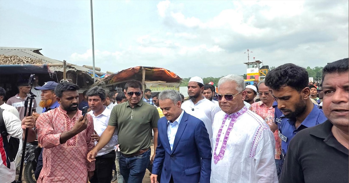 বাউফলে ‘স্বপ্নের সেতু’ প্রকল্প ঘিরে উত্তেজনা, অবরুদ্ধ সেতুমন্ত্রী