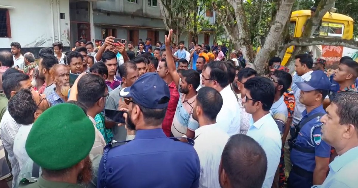 ঝিনাইদহের শৈলকুপায় মহাসড়কের স্থাপনা অপসারণ