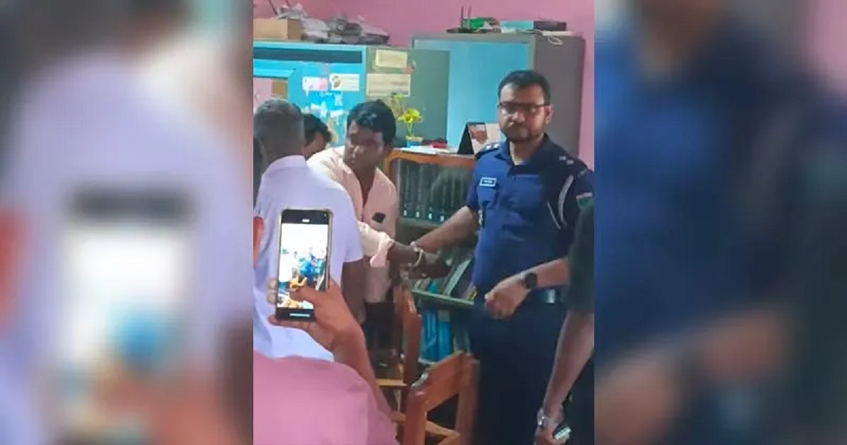 ধর্ম নিয়ে কটূক্তির অভিযোগে স্কুলশিক্ষক আটক
