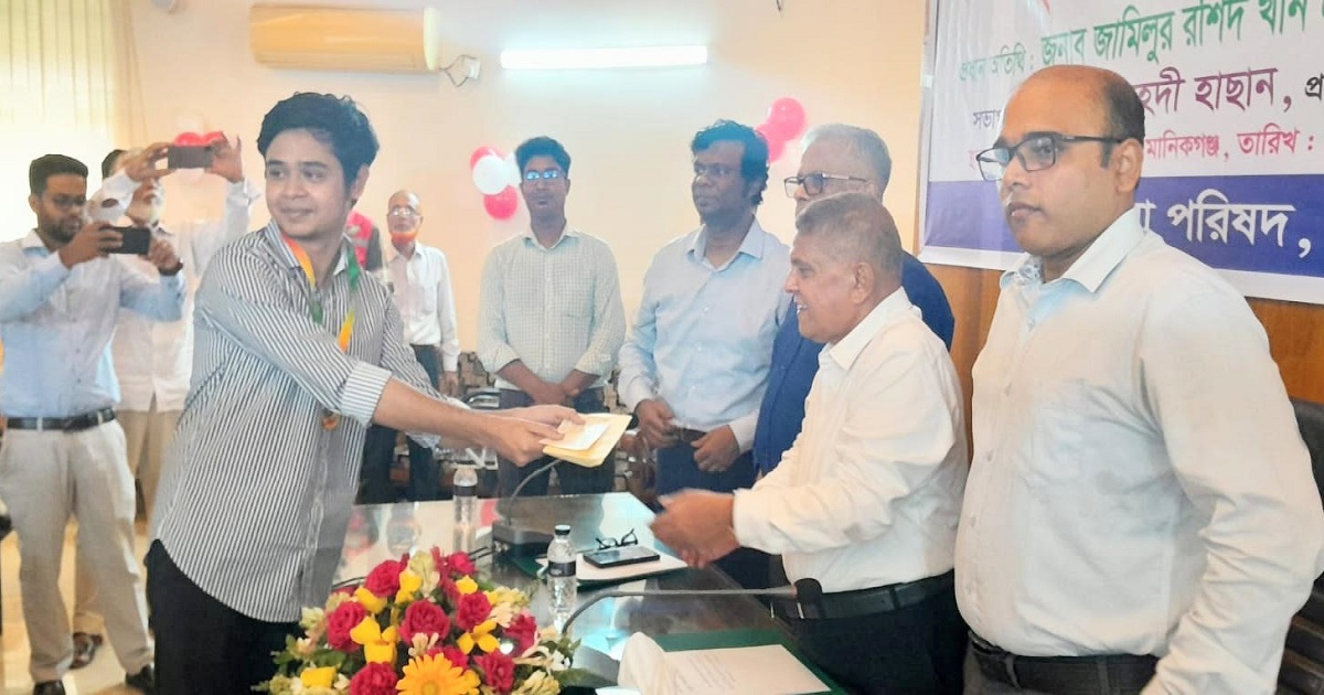 মানিকগঞ্জে ১৪২ জন শিক্ষার্থীকে বৃত্তি প্রদান