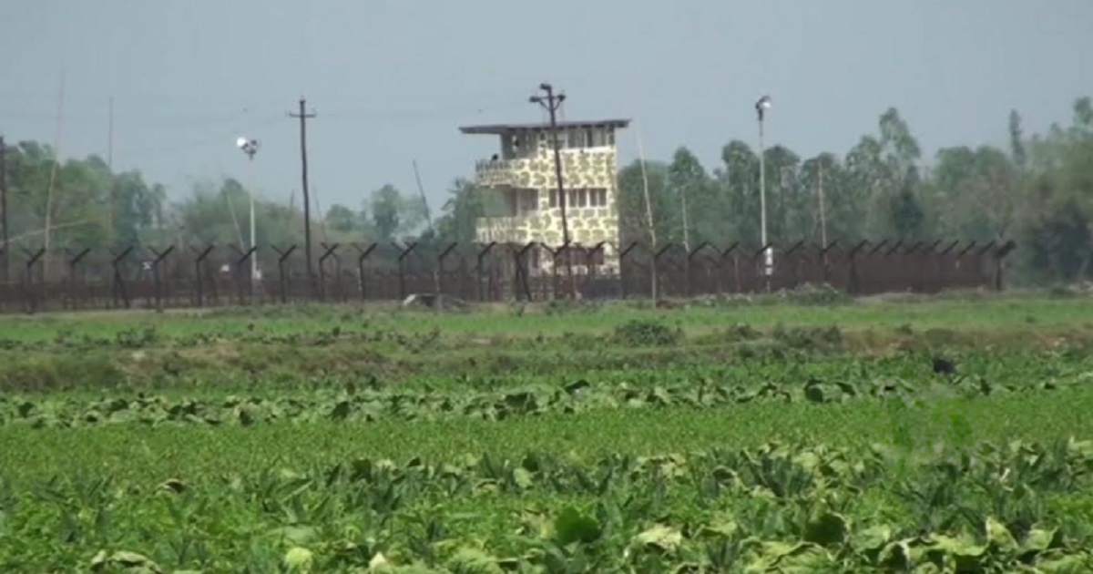 সীমান্তে চোরাকারবারীদের লক্ষ্য করে বিজিবির গুলি, উত্তেজনা চরমে
