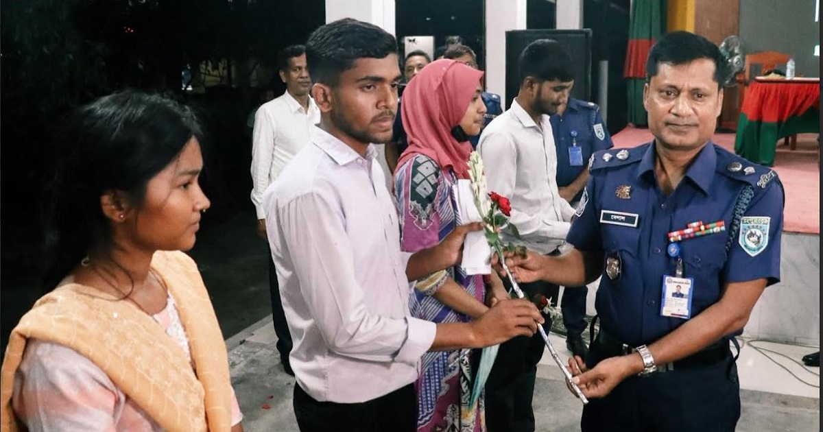 ঠাকুরগাঁওয়ে পুলিশ নিয়োগে স্বচ্ছতার নজির ‘৫৬ টাকা দিয়েই চাকরি’