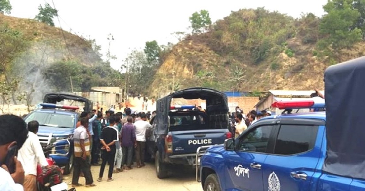 জঙ্গল সলিমপুরে যৌথবাহিনীর ক্যাম্পে সন্ত্রাসী হামলা, চলছে সাঁড়াশি অভিযান