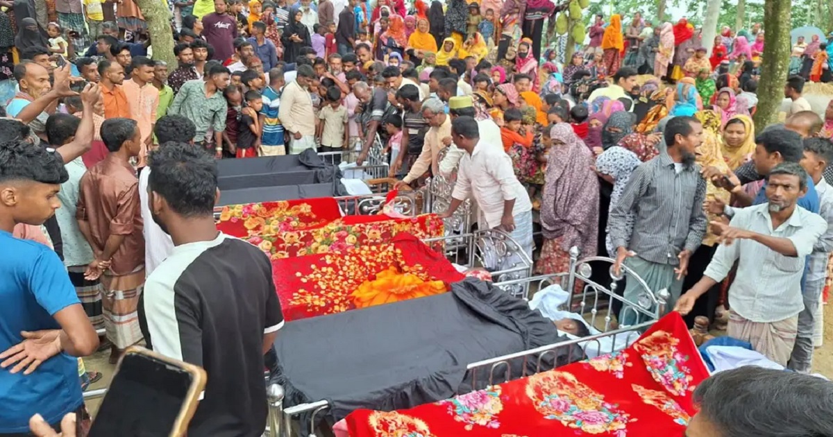 ঈদের ছুটিতে বাড়ি ফেরা আনন্দই শেষ যাত্রা, পাশাপাশি কবরে শায়িত তারা