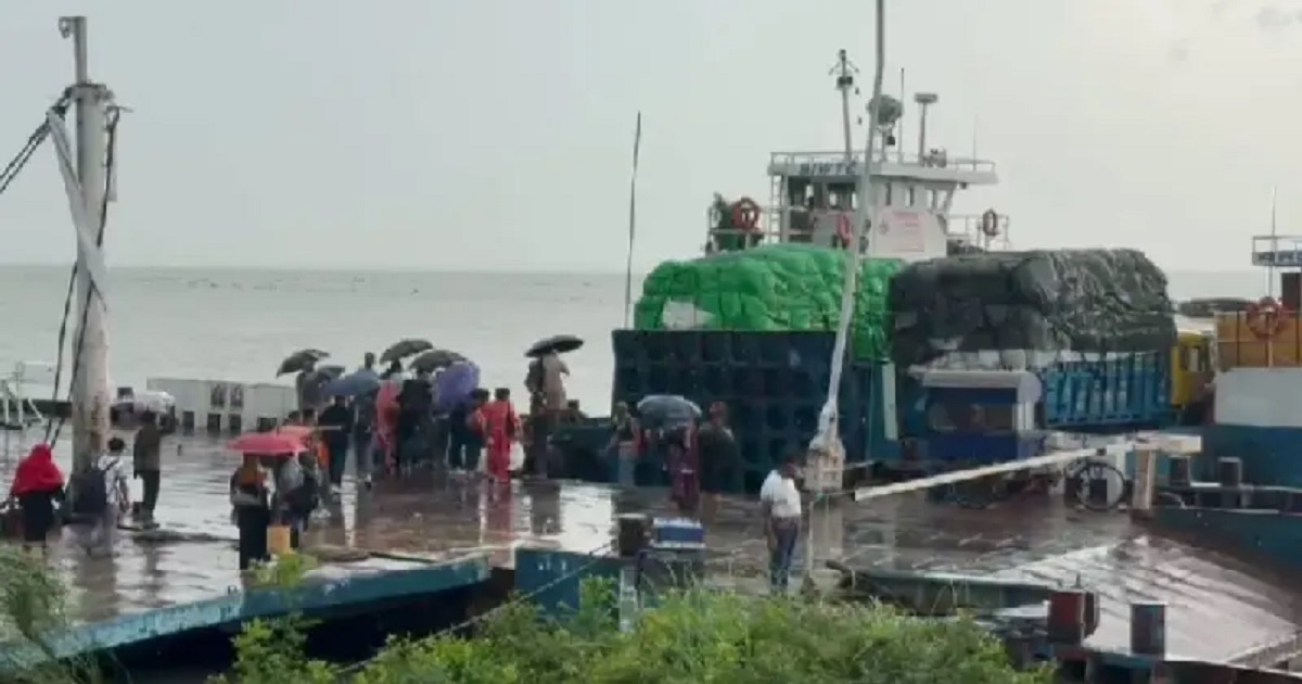 পাটুরিয়া-দৌলতদিয়া রুটে ফেরি চলাচল স্বাভাবিক