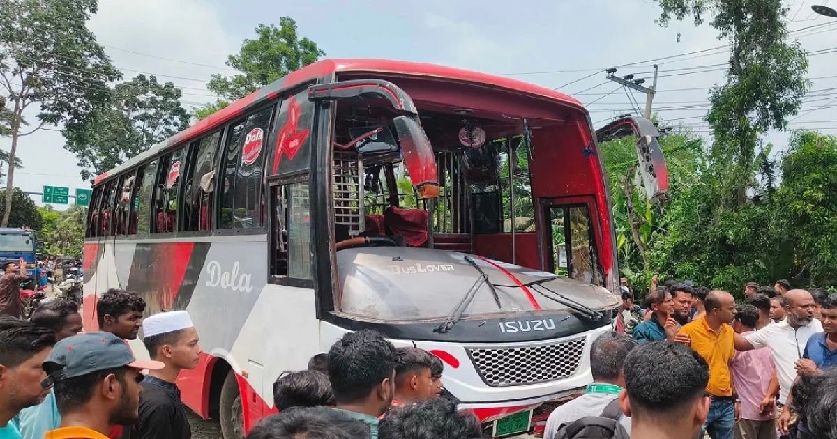 গোপালগঞ্জে বাস ও মোটরসাইকেলের সংঘর্ষে ঝরল ৫ প্রাণ