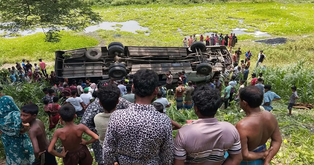 ভাঙ্গায় যাত্রীবাহী বাস খাদে পড়ে আহত ১০