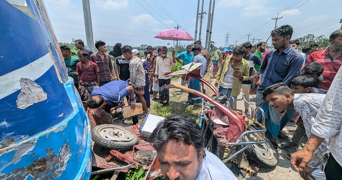 নেত্রকোনায় বাস–অটোরিকশা সংঘর্ষে মা–মেয়েসহ তিনজন নিহত