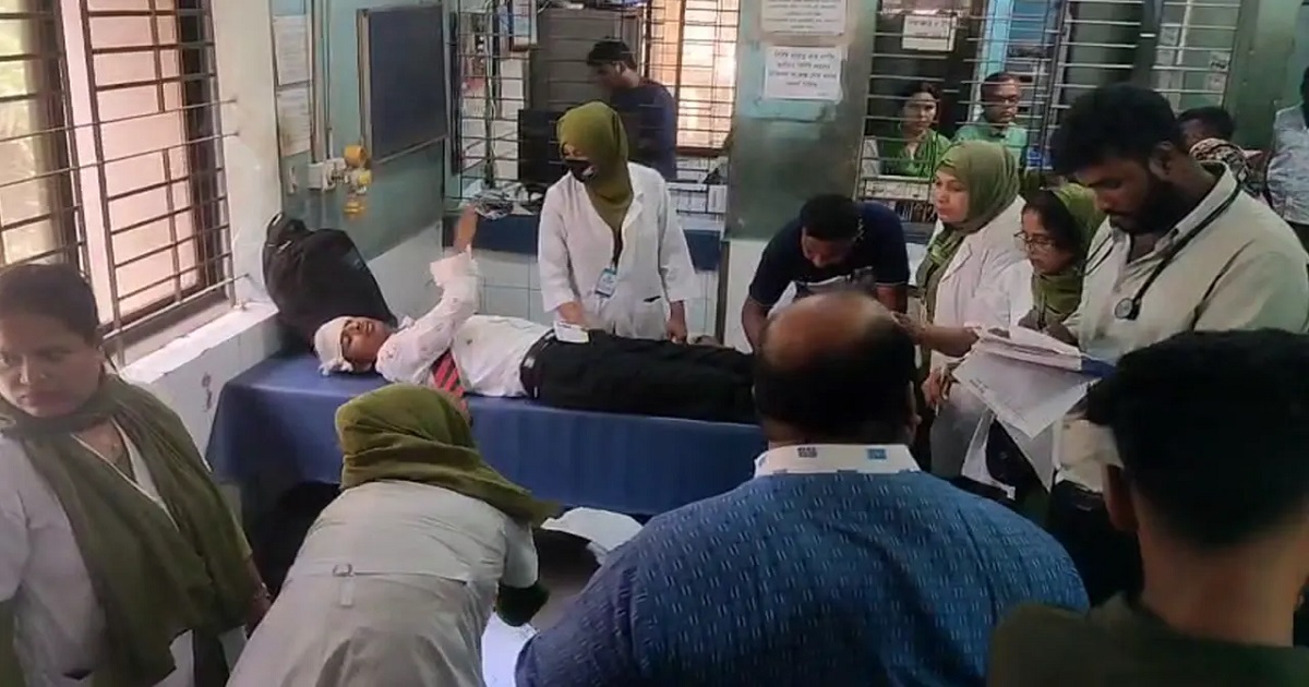 কুষ্টিয়ায় দুই বাসের মুখোমুখি সংঘর্ষে নিহত ১, সেনাসদস্যসহ আহত অন্তত ৫০