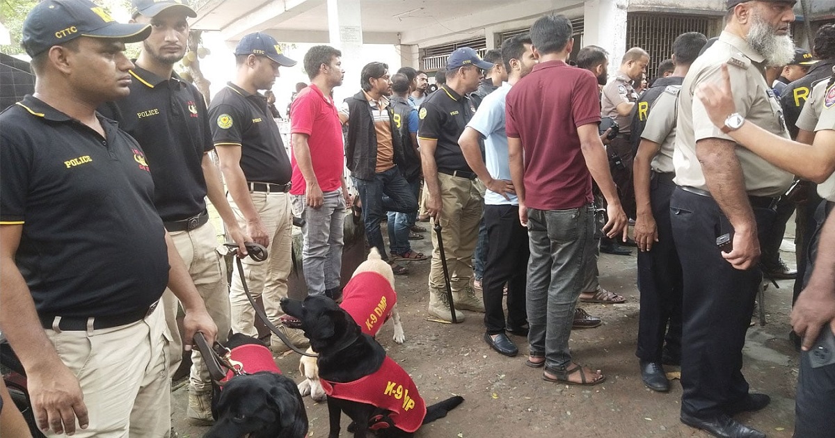 জেনেভা ক্যাম্পে র‍্যাব–পুলিশ–ডিএনসির যৌথ মাদকবিরোধী অভিযান চলছে