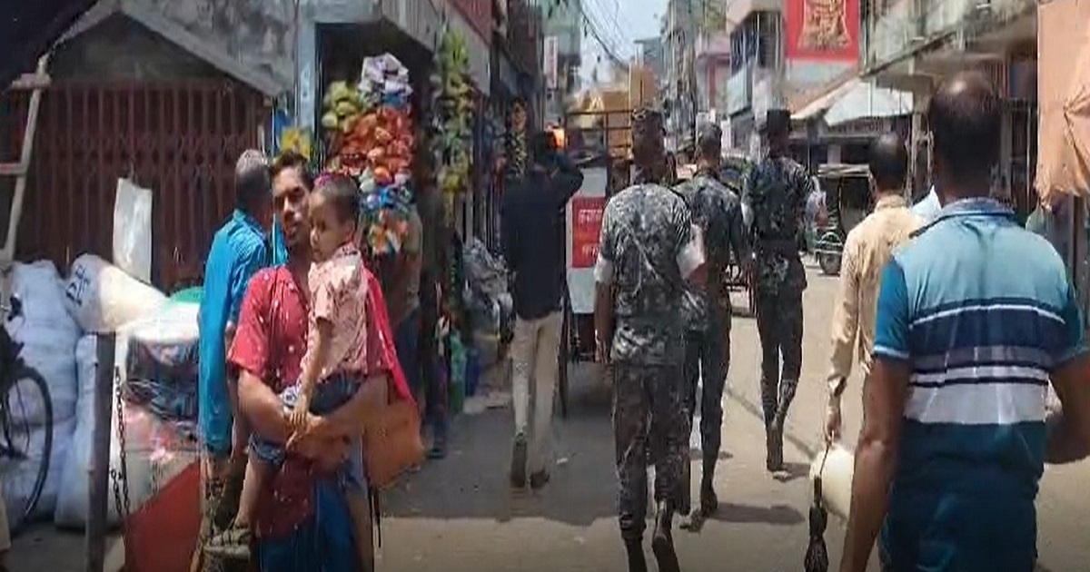 ফুটপাত দখলের বিরুদ্ধে ঝালকাঠিতে ভ্রাম্যমাণ আদালতের অভিযান