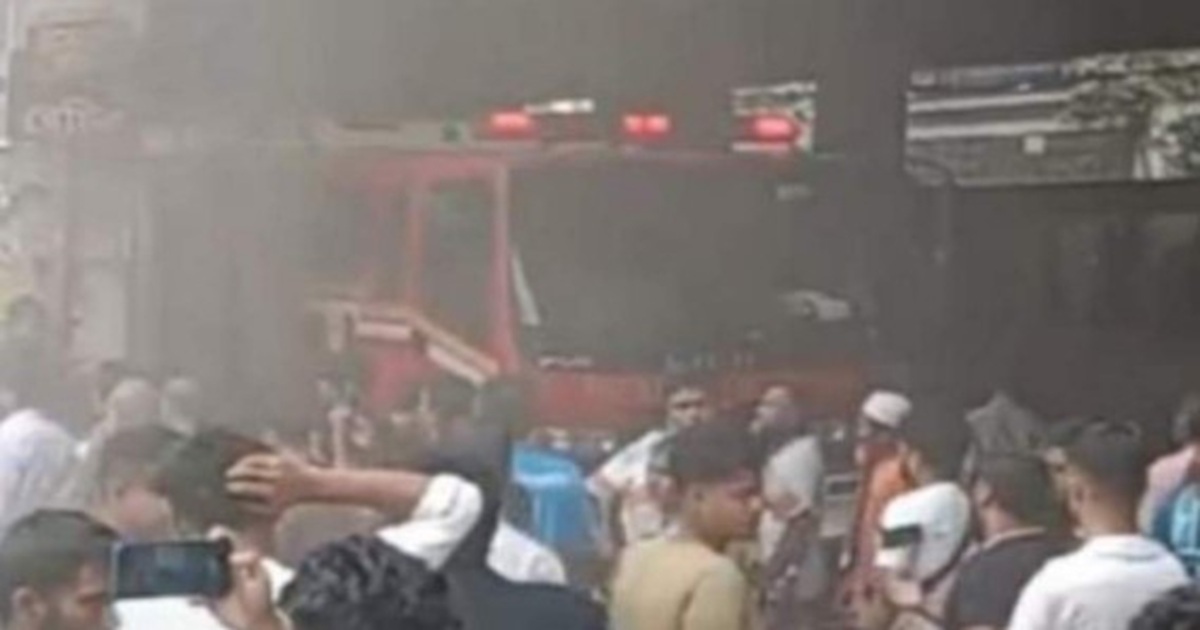 মিরপুরের পূরবী মার্কেটে আগুন, নিয়ন্ত্রণে  ফায়ার সার্ভিসের ২ ইউনিট