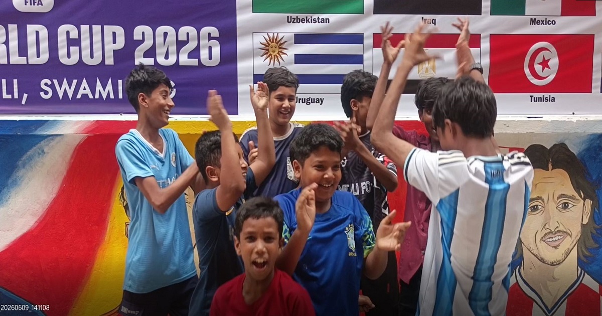 বিশ্বকাপের উন্মাদনায় রঙিন টিকাটুলির ‘ফিফা গলি’